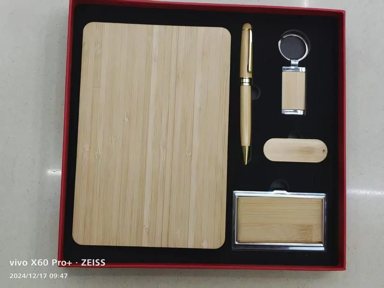 5in1 Bamboo corporate gift set with card holder &amp; keychain
