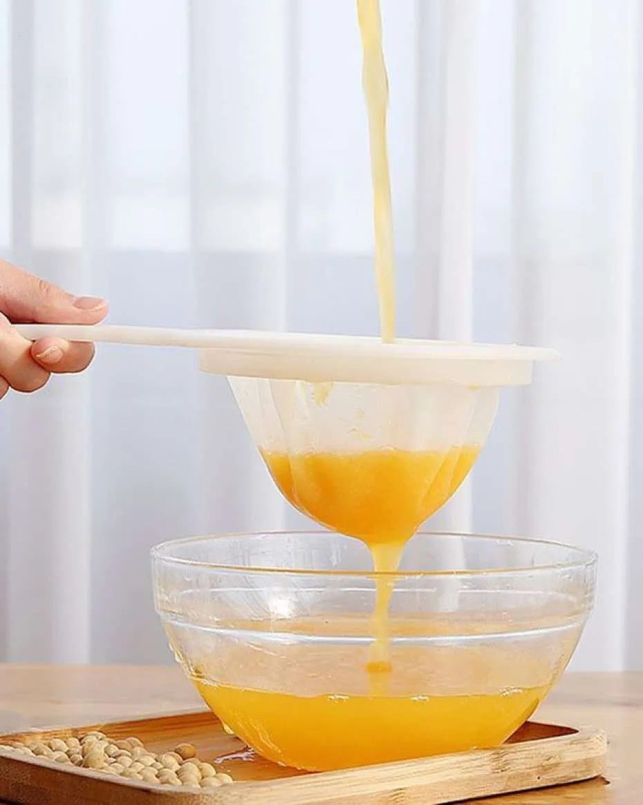 Handheld sieve