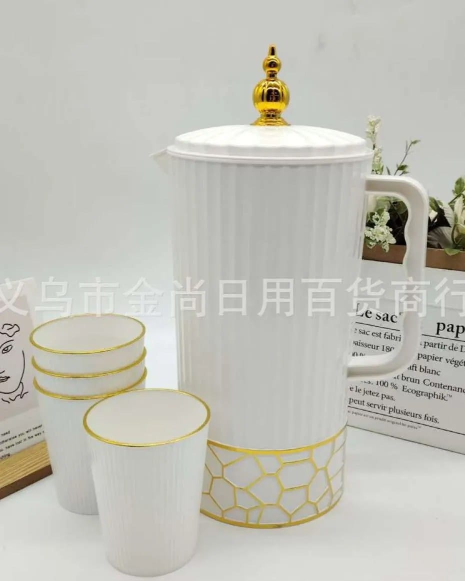 Plastic water jug with 4cups.