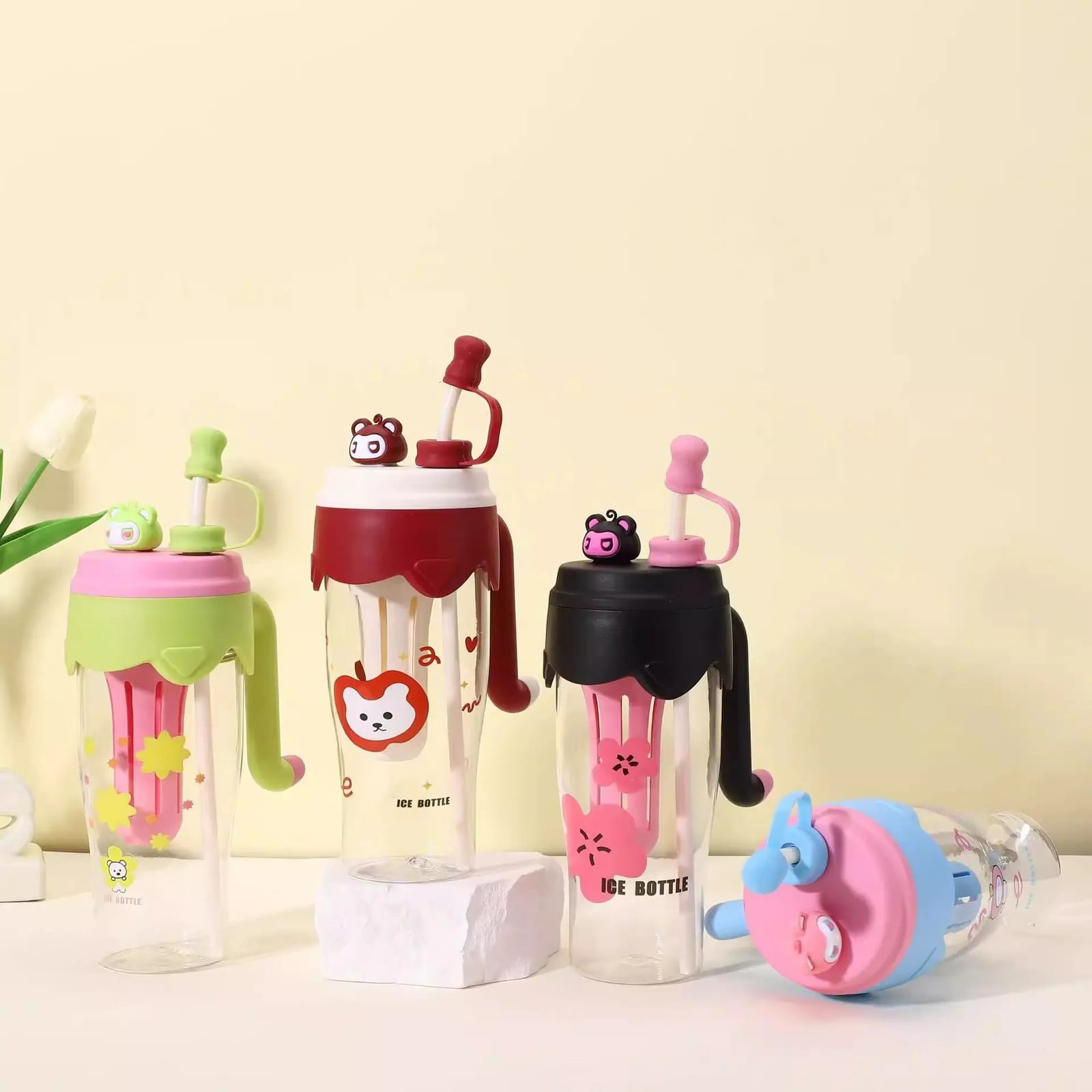 Dopamine-style plastic water bottle, cute children’s straw cup with carrying strap.