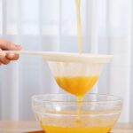 Handheld sieve