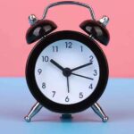 Cute and stylish metal alarm clock, creative children's bedside mini clock.